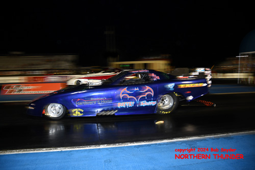 Kris Battey - 'Batmobile' (near lane) vs 
Robbie Massey - 'Moats & Massey' (far lane)